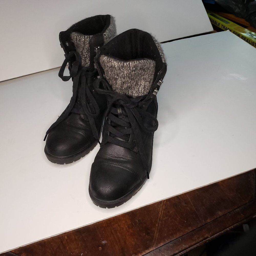 Universal Thread Boots Material Lined Size 9.5 - image 1